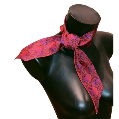 tours-de-cou-silky-jones-lotus-et-papyrus-rouge-2